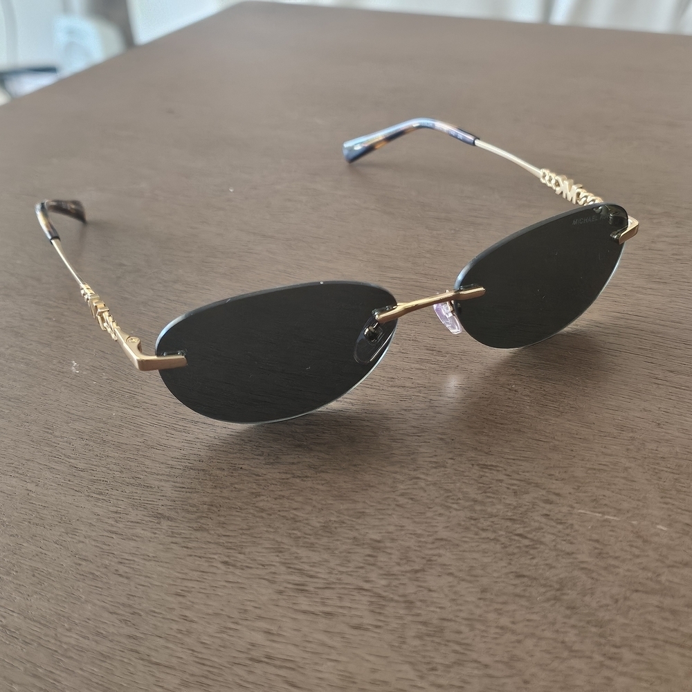 MICHAEL KORS MANCHESTER SUNGLASSES - Picture 4 of 10